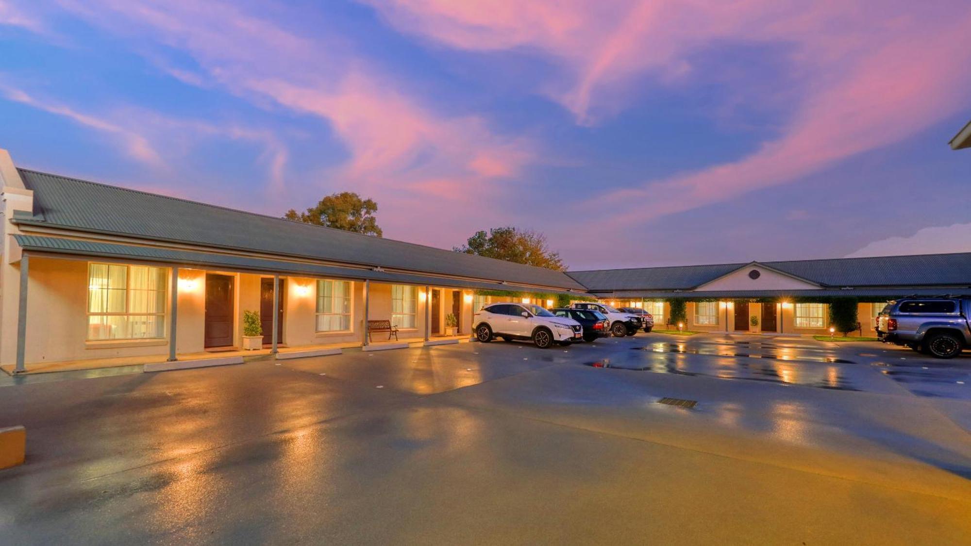 Breakout Motor Inn Каура Экстерьер фото