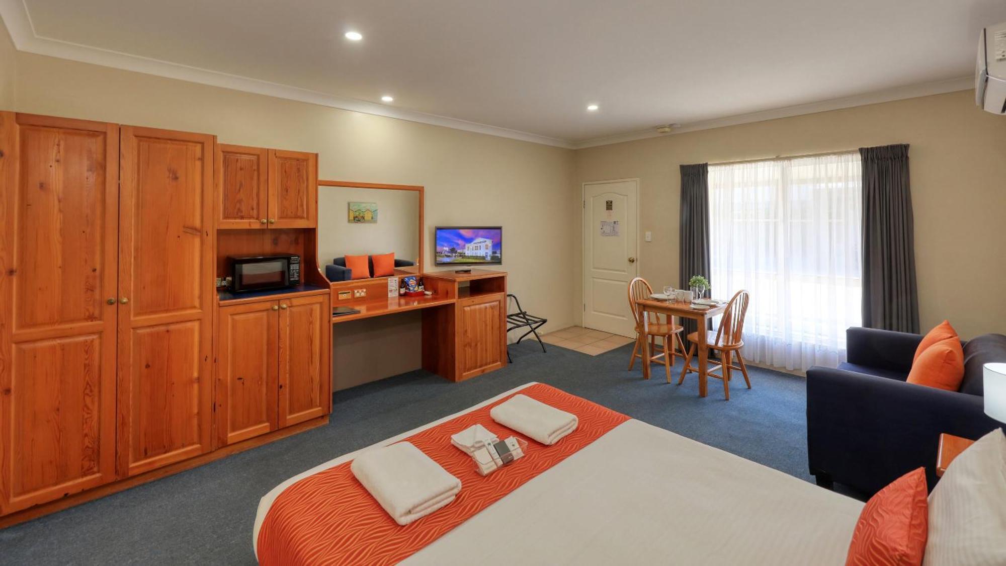 Breakout Motor Inn Каура Экстерьер фото