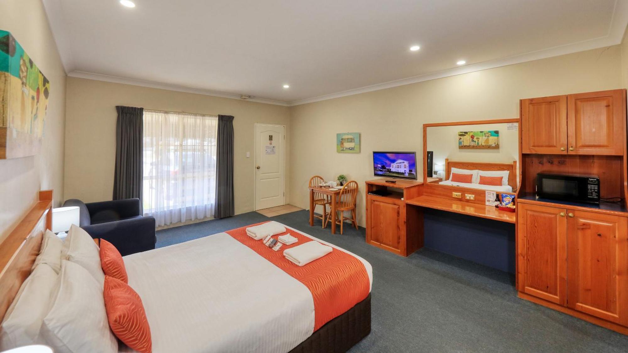 Breakout Motor Inn Каура Экстерьер фото