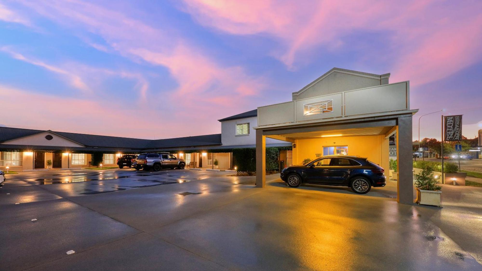 Breakout Motor Inn Каура Экстерьер фото