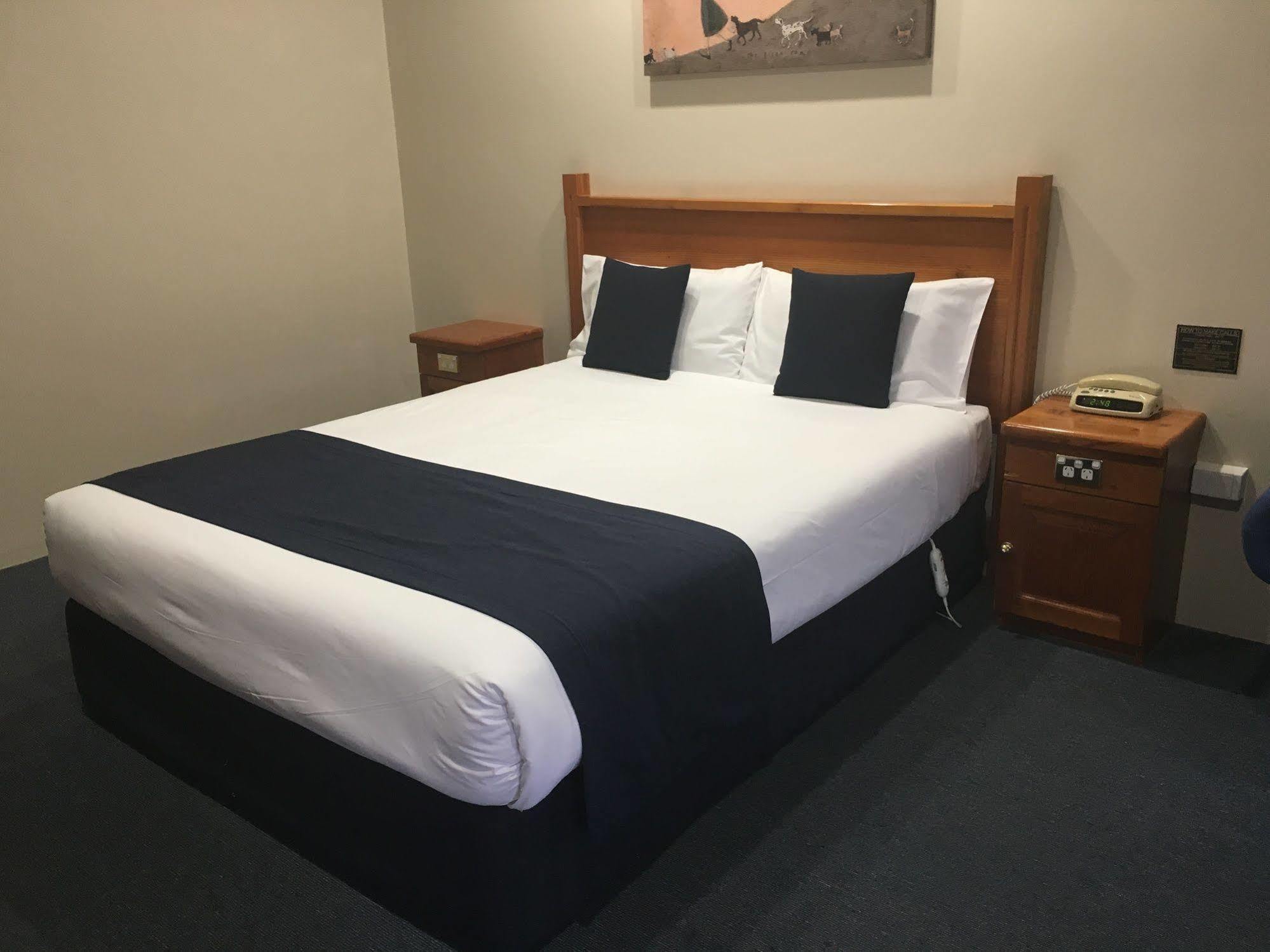 Breakout Motor Inn Каура Экстерьер фото