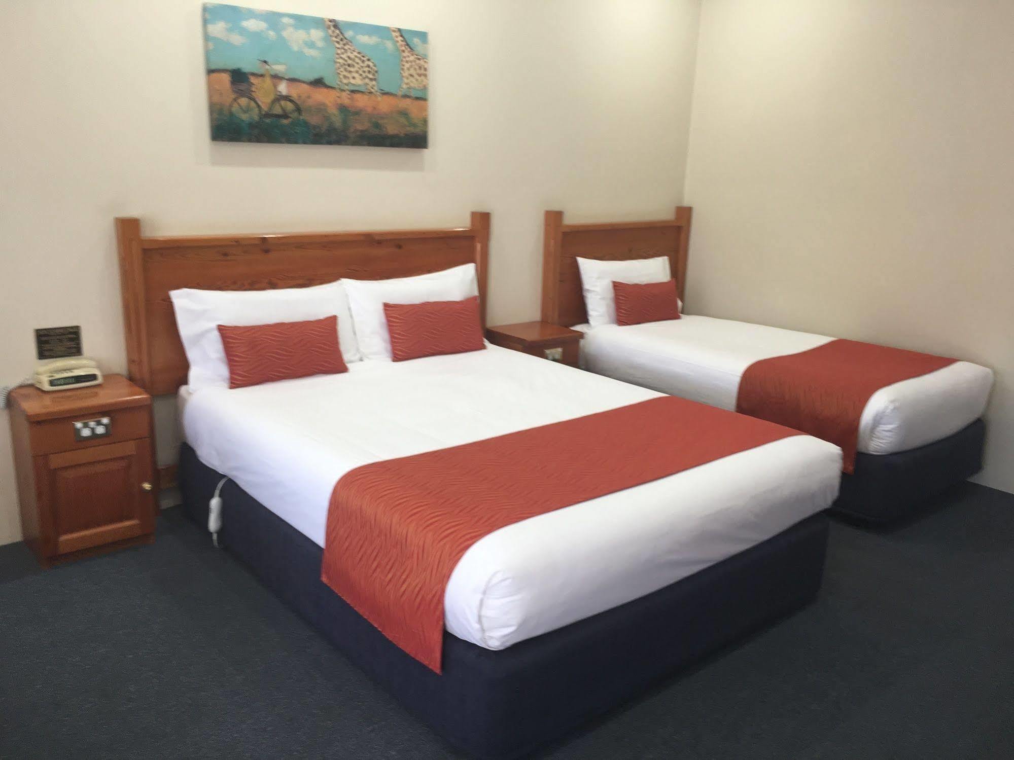 Breakout Motor Inn Каура Экстерьер фото